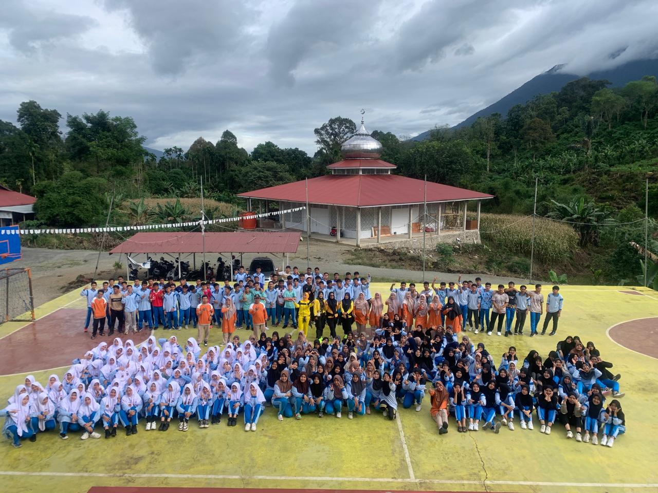 SMAN 3 Sumbar Peringati Hari Kebersihan Dunia 