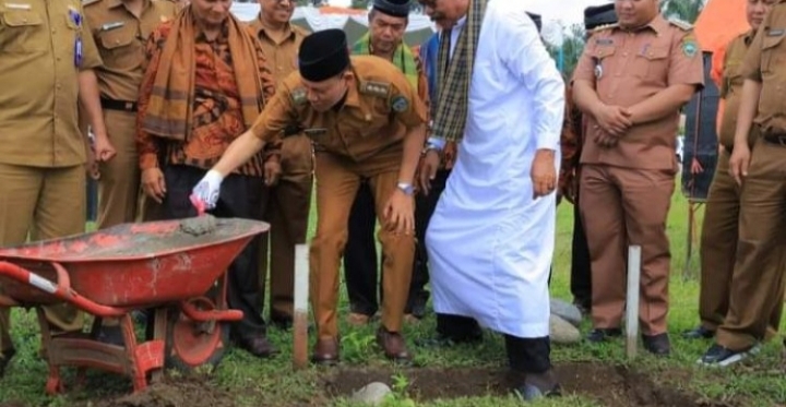 Bupati Pasaman Letakan Batu Pertama Pembangunan. Pasar Nagari Binjai